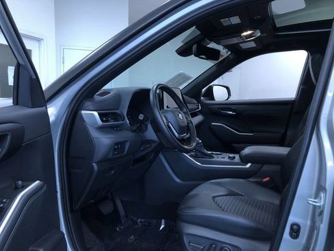 Certified 2025 Toyota Highlander XSE AWD/4WD image 10