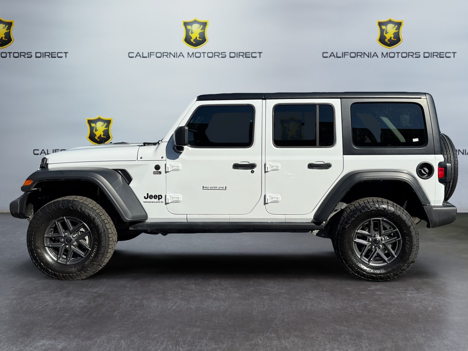 Used 2025 Jeep Wrangler Unlimited Sport AWD/4WD image 2