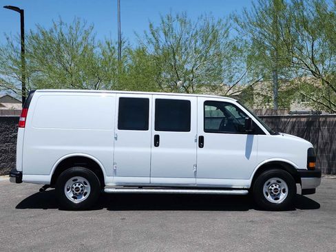 Used 2024 GMC Savana 2500 w/ Driver Convenience Package RWD image 9