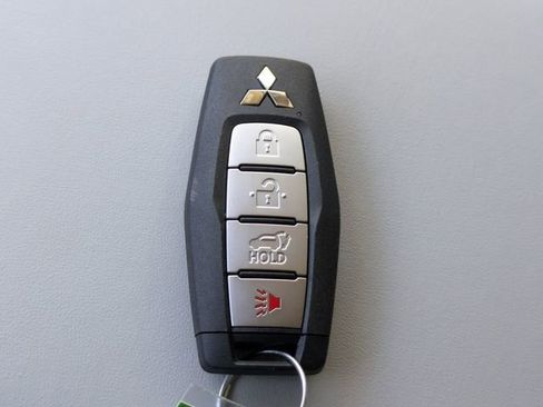 New 2026 Mitsubishi Outlander SE image 34