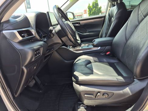 Used 2021 Toyota Highlander Platinum AWD/4WD image 16