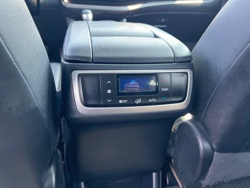 Used 2018 Toyota Highlander XLE AWD/4WD image 20