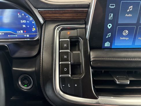 Used 2024 Chevrolet Suburban High Country AWD/4WD image 29