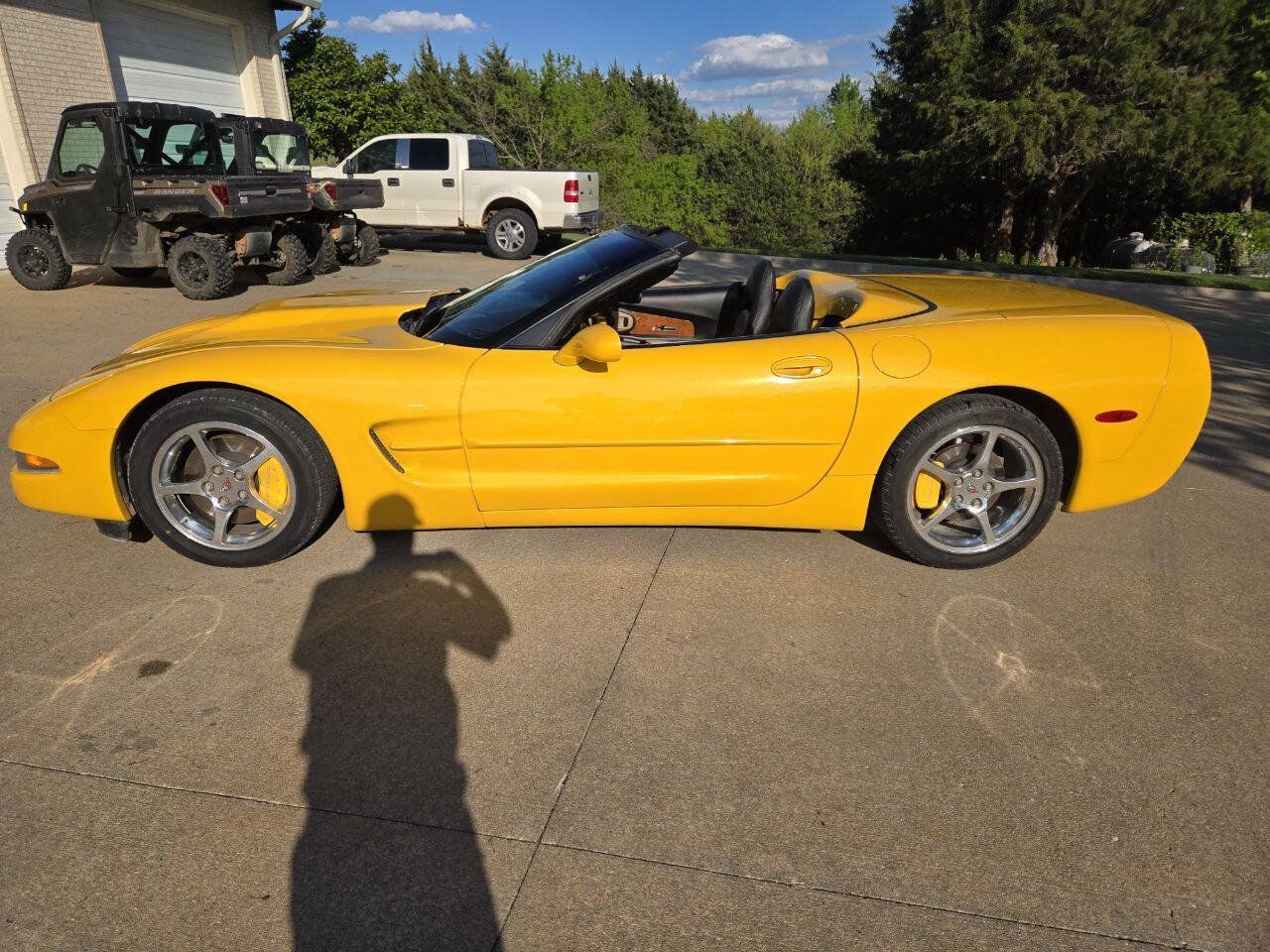 Used 2000 Chevrolet Corvette Convertible w/ Memory Pkg RWD image 2