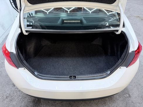 Used 2018 Toyota Corolla SE FWD image 24
