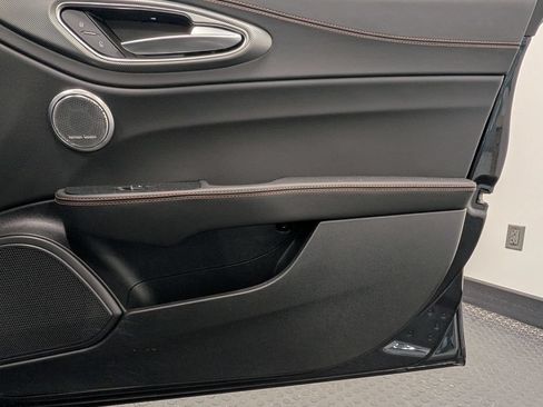 Used 2025 Alfa Romeo Giulia AWD w/ Driving Assist Package image 28
