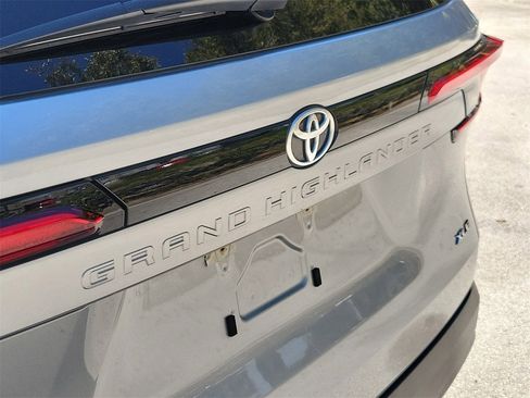 Used 2024 Toyota Grand Highlander XLE image 6