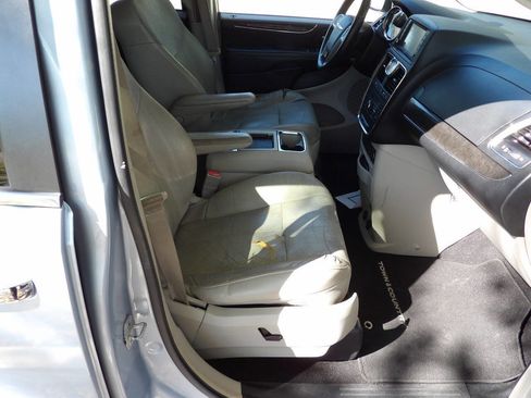 Used 2012 Chrysler Town & Country Limited w/ Luxury Group image 24