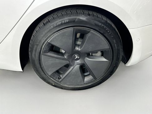 Used 2021 Tesla Model 3 Standard Range Plus image 11