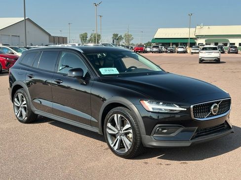 Used 2025 Volvo V60 B5 Cross Country Plus AWD/4WD image 7