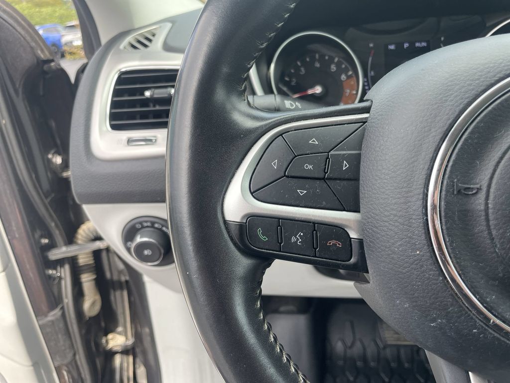 Used 2018 Jeep Compass Latitude AWD/4WD image 16