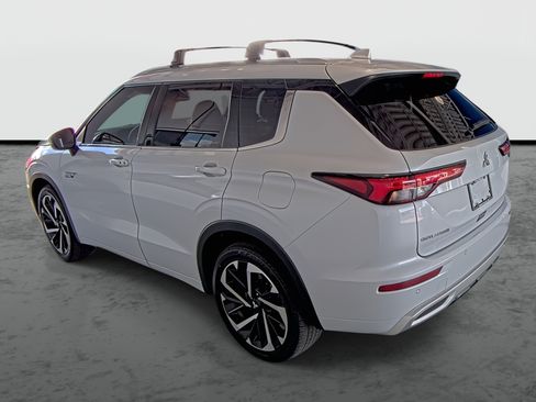 Used 2024 Mitsubishi Outlander 4WD Plug-In Hybrid image 2