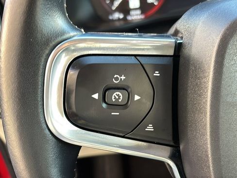 Used 2019 Volvo XC40 T5 Momentum AWD/4WD image 15