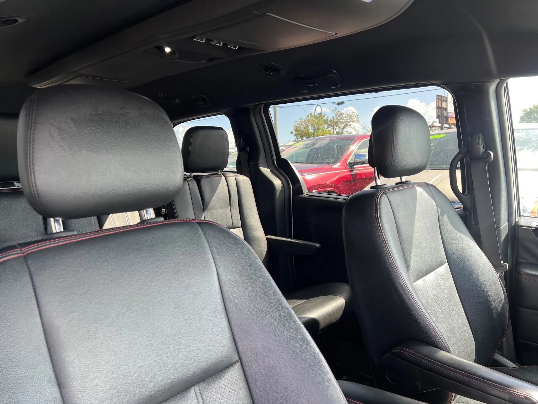 Used 2018 Dodge Grand Caravan GT FWD image 19