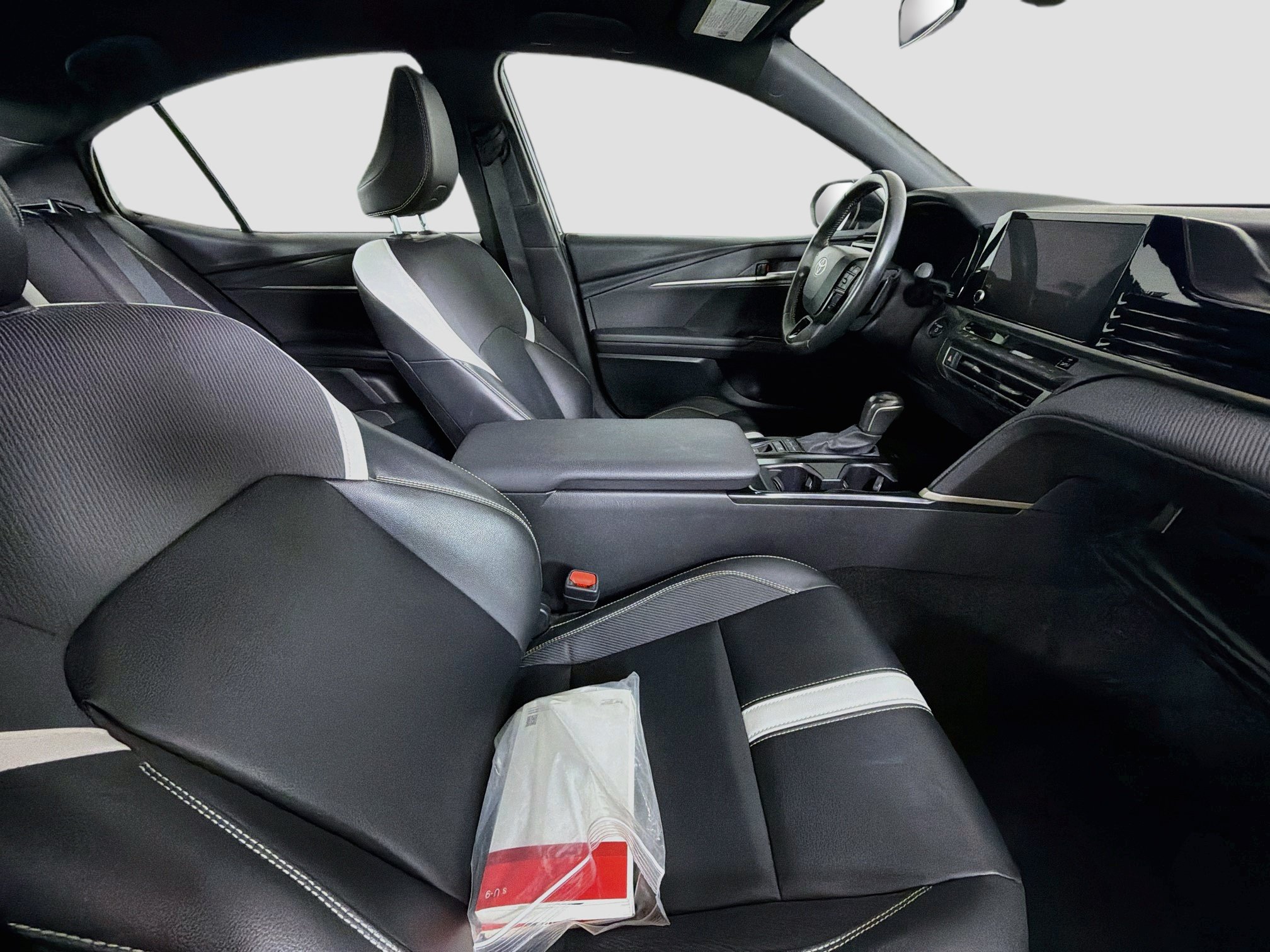 Used 2025 Toyota Camry SE FWD image 28