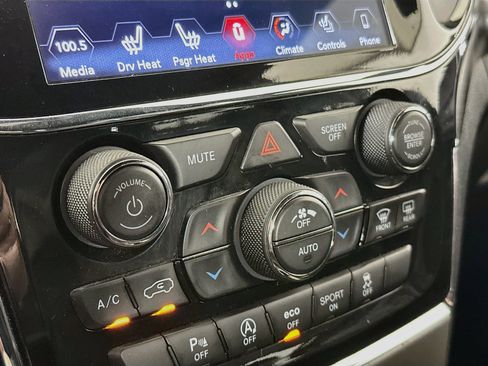Used 2021 Jeep Grand Cherokee Laredo X AWD/4WD image 24
