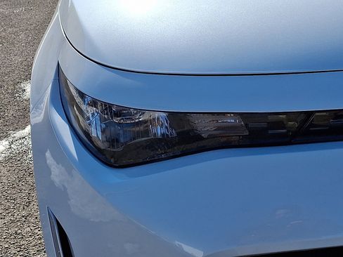 Used 2023 Kia Soul LX w/ LX Technology Package image 9