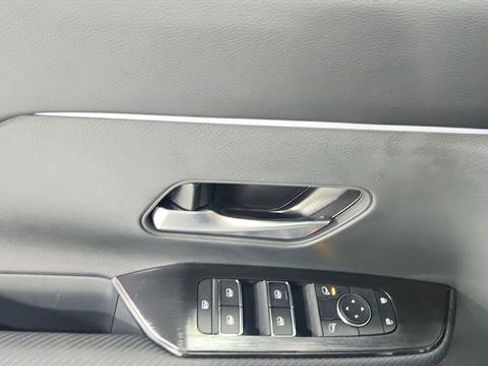 Used 2025 Nissan Kicks SR AWD/4WD image 17
