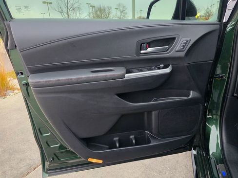 Used 2025 Toyota Sienna Platinum image 18