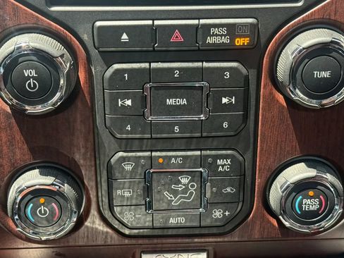Used 2014 Ford F150 King Ranch w/ King Ranch Luxury Package AWD/4WD image 17