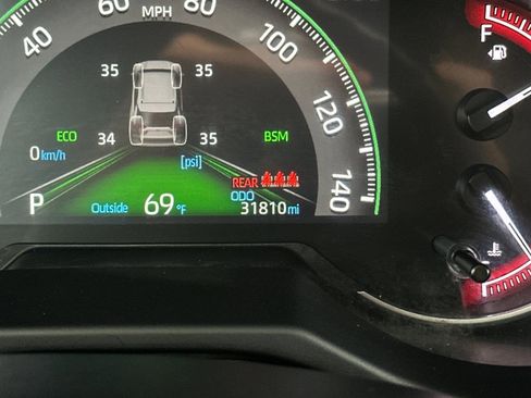Used 2025 Toyota RAV4 XLE FWD image 25