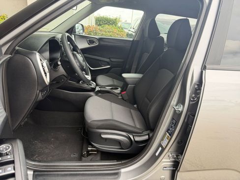 Used 2025 Kia Soul LX w/ LX Technology Package image 36