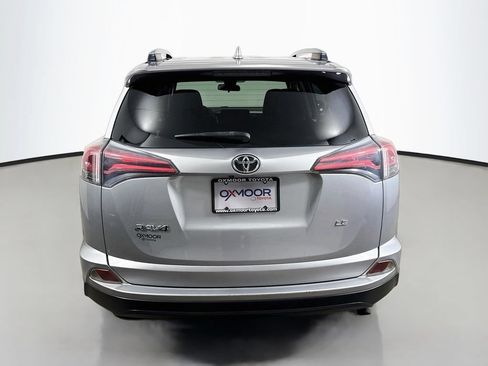 Used 2018 Toyota RAV4 LE FWD image 6