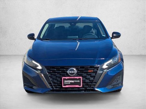 Used 2024 Nissan Altima 2.5 SR image 2