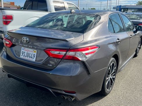 Used 2020 Toyota Camry SE image 4