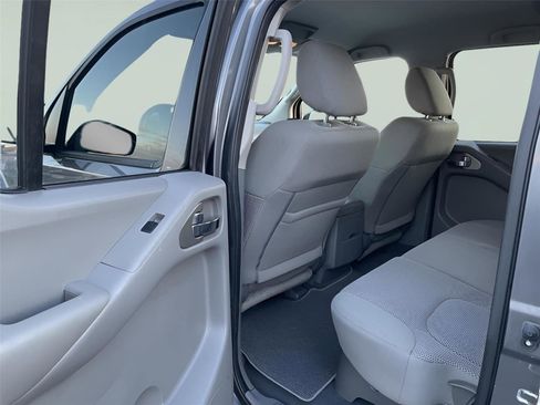 Used 2020 Nissan Frontier SV w/ Midnight Edition Floor Mats image 14