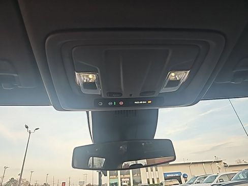 Used 2023 GMC Sierra 1500 Elevation image 23