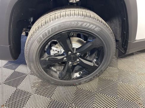 New 2025 Jeep Grand Cherokee Altitude AWD/4WD image 7