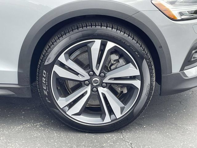 Certified 2024 Volvo V60 B5 Cross Country Plus w/ Climate Package AWD/4WD image 5