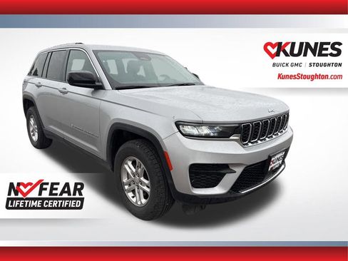 Used 2024 Jeep Grand Cherokee Laredo AWD/4WD image 4