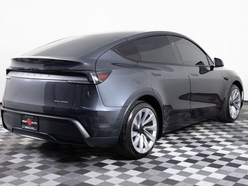 Used 2026 Tesla Model Y AWD image 7