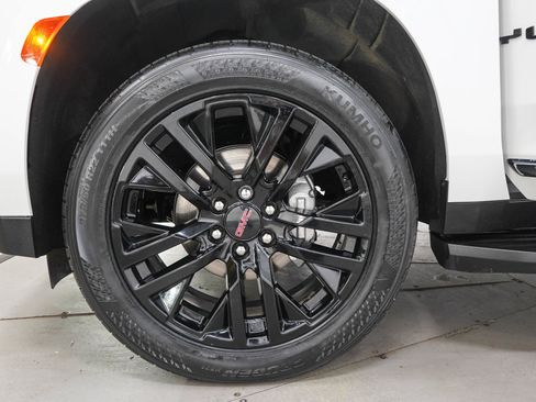 Used 2023 GMC Yukon XL SLT w/ SLT Premium Package AWD/4WD image 32