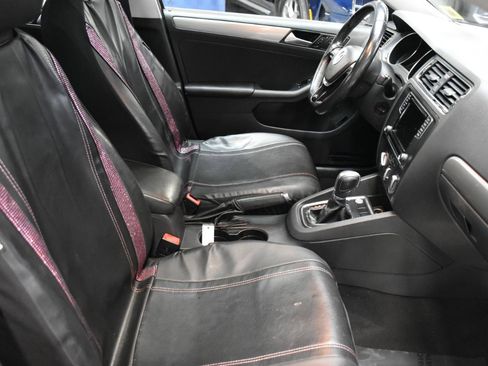 Used 2017 Volkswagen Jetta SE image 29