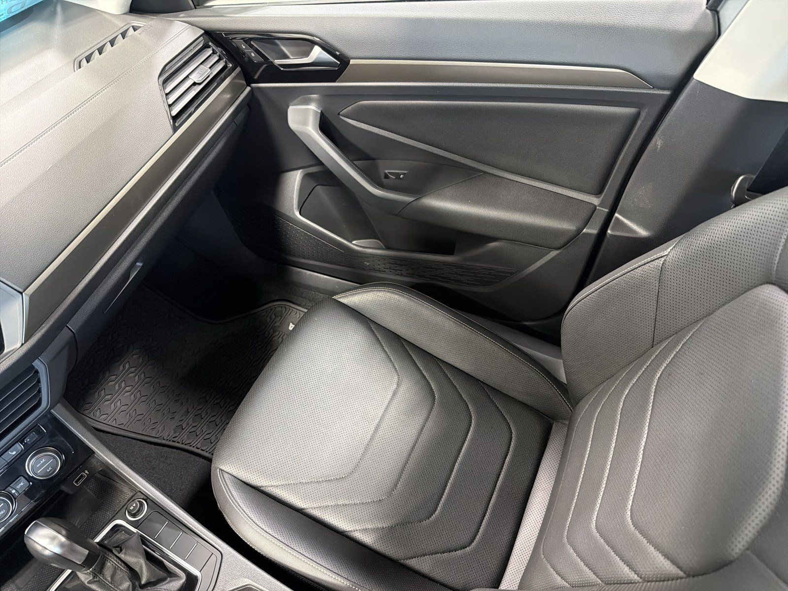 Used 2020 Volkswagen Jetta SEL Premium FWD image 11