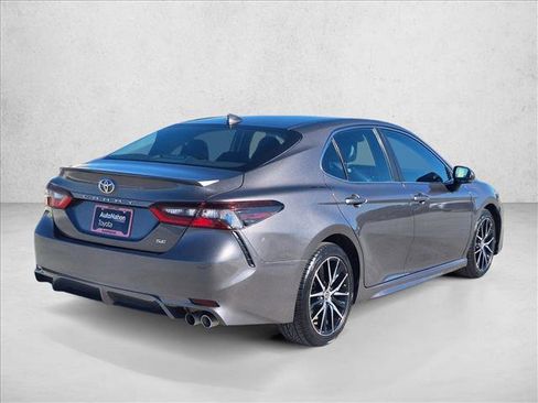 Used 2023 Toyota Camry SE image 5