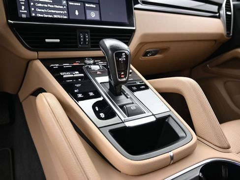 Certified 2021 Porsche Cayenne Coupe AWD/4WD image 11
