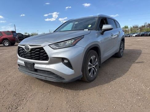 Used 2020 Toyota Highlander XLE image 1