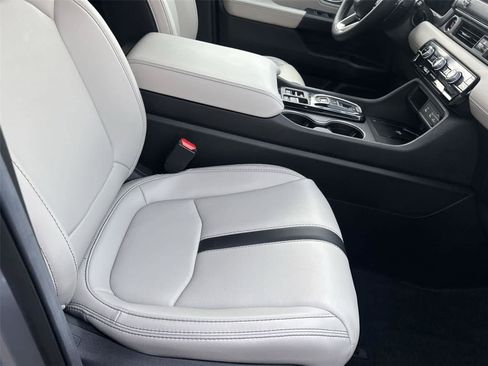 Used 2026 Honda Pilot Touring image 16
