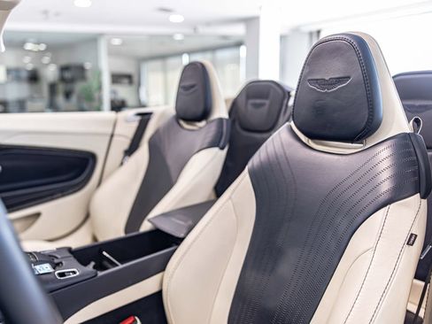 Used 2019 Aston Martin DB11 Volante RWD image 16