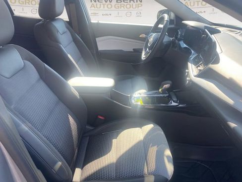 Used 2025 Chevrolet Trax LT w/ Driver Confidence Package image 15