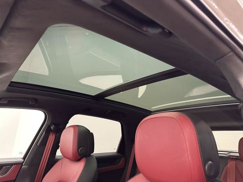 Certified 2025 Porsche Cayenne Turbo AWD/4WD image 22