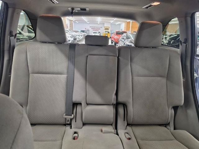 Used 2018 Toyota Highlander LE w/ Carpet Mat Package (TMS) FWD image 36