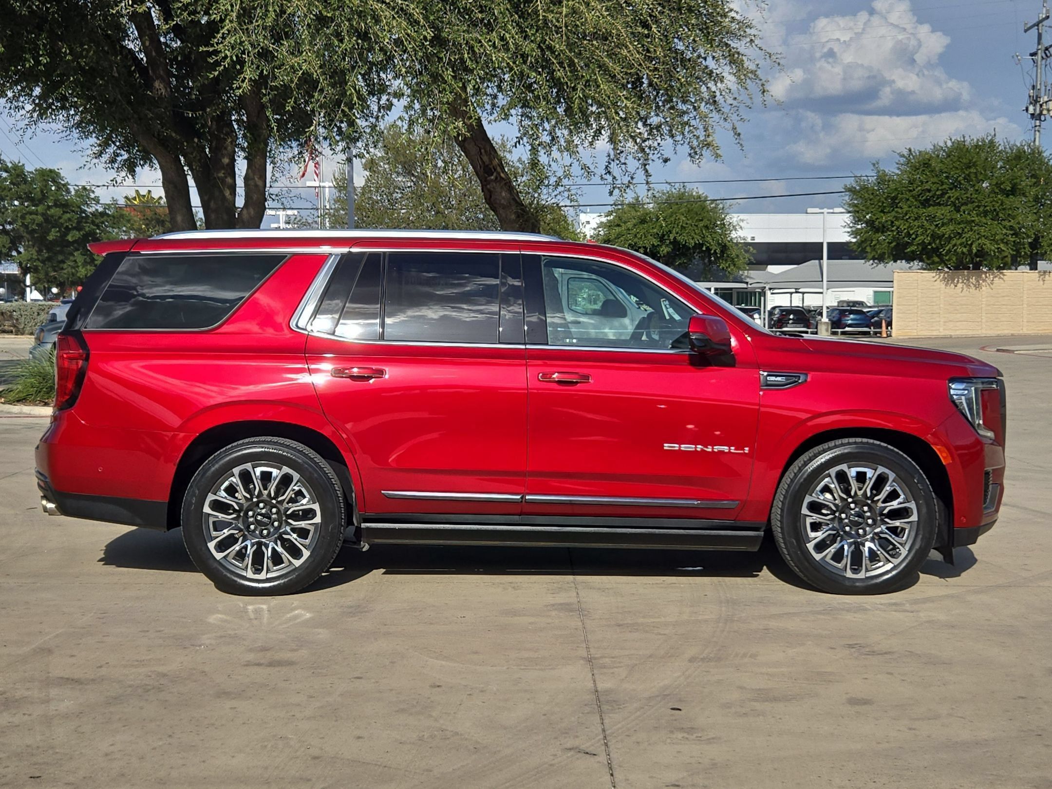 Certified 2023 GMC Yukon Denali Ultimate AWD/4WD image 2
