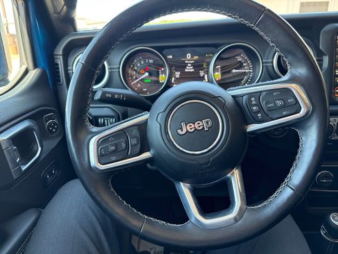 Used 2022 Jeep Wrangler Unlimited Sahara w/ Dual Top Group AWD/4WD image 14