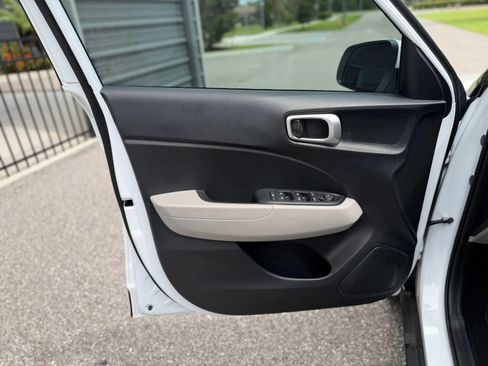 Used 2026 Hyundai Venue SEL FWD image 19