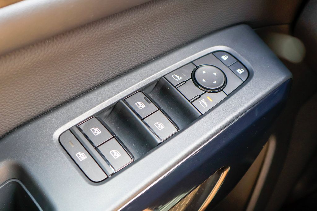 Used 2025 Nissan Pathfinder SV FWD image 20